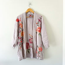 Load image into Gallery viewer, Johnny Was Vienna Linen Embroidered Floral 3/4 Sleeve Kimono Gray M

