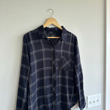 Load image into Gallery viewer, Rails Hunter Button Down Shirt in Navy Snow M
