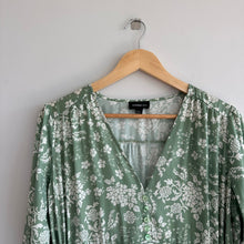 Load image into Gallery viewer, SUMMERSALT The Cinched Waist Caftan Dress Vintage Floral in Ivy S
