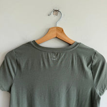 Load image into Gallery viewer, Beyond Yoga Crew Neck Short Sleeve Activewear T-Shirt Green XS
