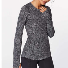 Load image into Gallery viewer, Lululemon Extra Mile Long Sleeve Jacquard Running Top Black 6
