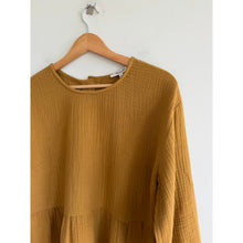 Load image into Gallery viewer, Madewell Lightspun Button-Back Long Sleeve Peplum Blouse Compass Gold M
