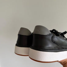 Load image into Gallery viewer, Kizik Vegas Leather Round Toe Low Top Unisex Sneakers Black 9 NEW
