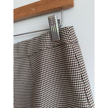 Load image into Gallery viewer, Entro Timeless Vibes Houndstooth Pattern Mini Skirt Brown White S
