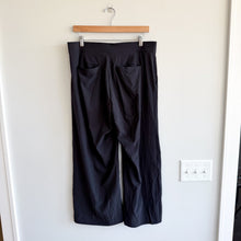 Load image into Gallery viewer, Athleta Tribeca Wide Elastic Waistband Cropped Wide Leg Pant Black 10T
