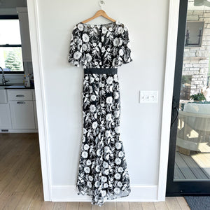 Lotus Threads Short Sleeve Floral Embroidered Gown Black/White 16 NWT