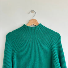 Load image into Gallery viewer, Lush Turtleneck Mock Neck Long Sleeve Ribbed Sweater Green S
