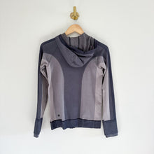 Load image into Gallery viewer, Lululemon Ebb To Train Abstract Zip Up Hooded Jacket Gray/Cream 6
