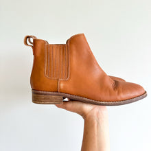 Load image into Gallery viewer, Madewell The Ainsley Leather Chelsea Boot in English Saddle 7.5
