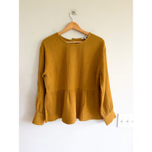 Load image into Gallery viewer, Madewell Lightspun Button-Back Long Sleeve Peplum Blouse Compass Gold M
