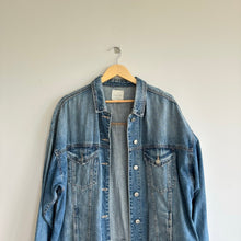 Load image into Gallery viewer, American Eagle Outfitters 90s Boyfriend Button Front Denim Jacket Blue XL
